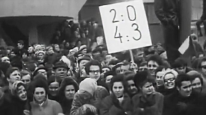 Demonstrace a oslavy, které provázely vítězství čs. hokejistů nad týmem SSSR na mistrovství světa v hokeji v roce 1969