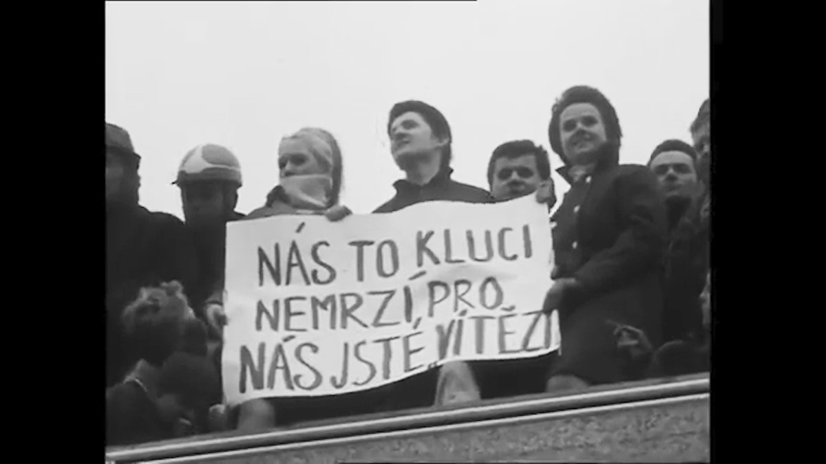 Demonstrace a oslavy, které provázely vítězství čs. hokejistů nad týmem SSSR na mistrovství světa v hokeji v roce 1969