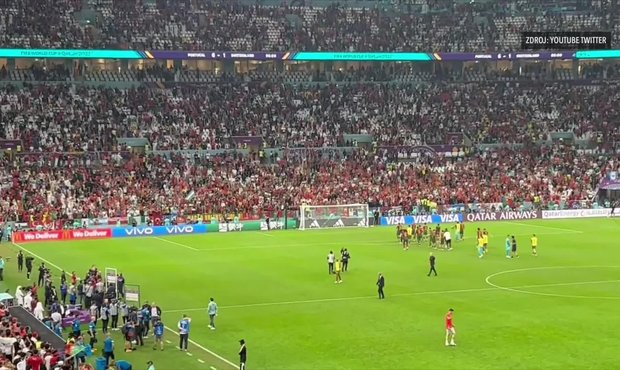 Portugalsko - Švýcarsko: Tým slaví postup s fanoušky, Ronaldo ale zamířil sám přímo do šatny