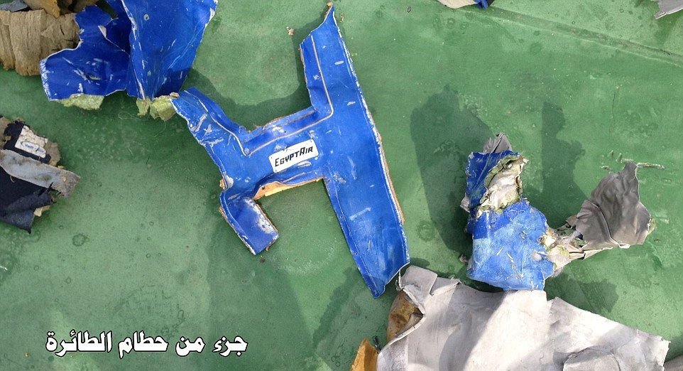 Zkáza letu EgyptAir MS804: Na palubě došlo k výbuchu, tvrdí vyšetřovatelé