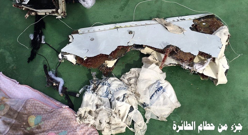 První foto trosek havarovaného letounu společnosti EgyptAir.