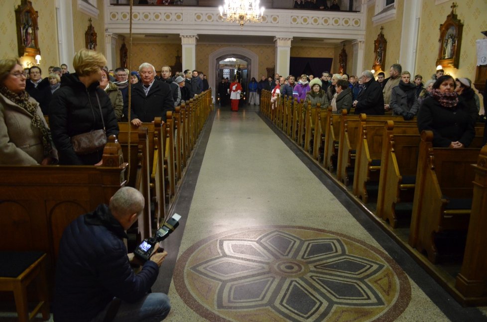 Mše svatá za uhořelé horníky na Štědrý den ve Stonavě.