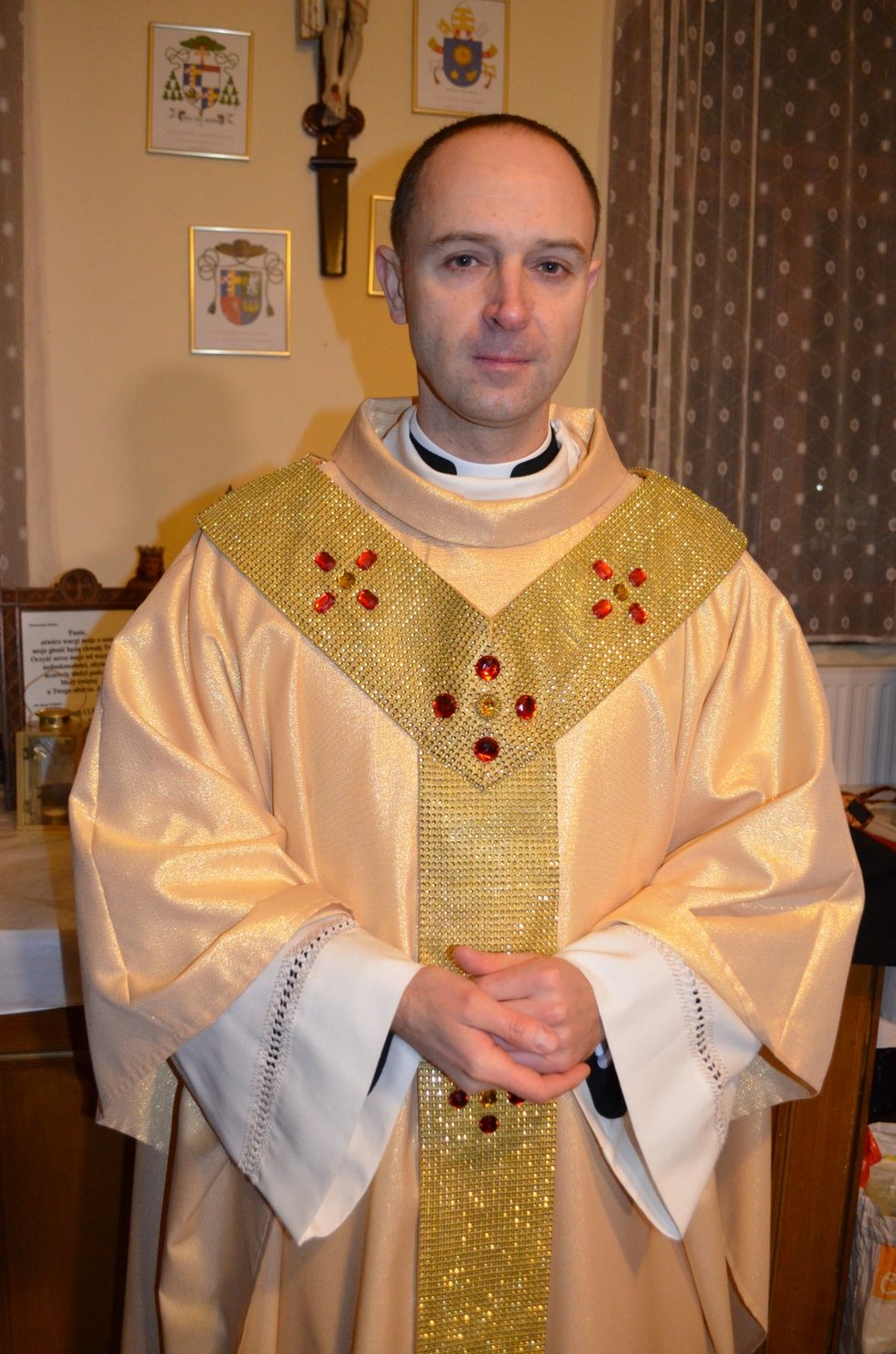 Stonavský polský farář Roland Manowski.