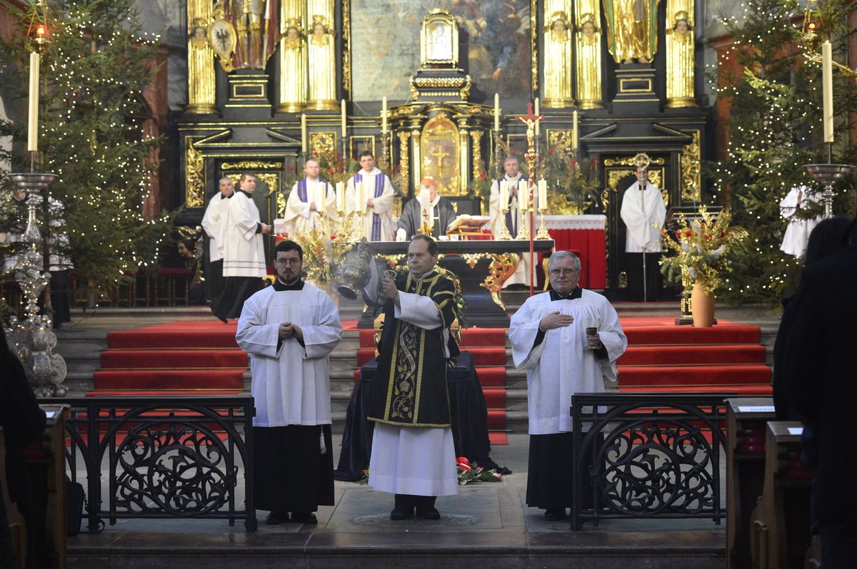 Zesnulá Jiřina Jirásková se dočkala všech církevních poct.