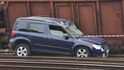 Nákladní vagony v Mstěticích se samy rozjely a smetly osobní auto. Stalo se tak v pátek 14. srpna.