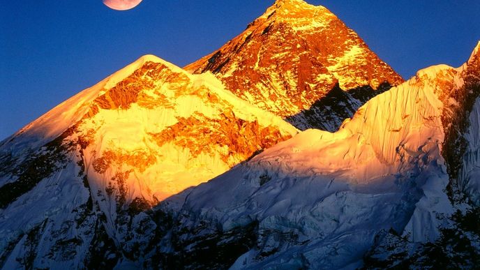 Mýtus č. 1: Nejvyšší horou světa je Mount Everest na hranicích Nepálu a Tibetu 