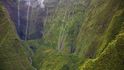 Pasátové návětří hory Waialeale na Havaji je místem, kde prší téměř každý den. Sprchne tu 348 dnů v roce a naprší tu v průměru ještě o něco víc srážek, než v Indii. Proto jsou svahy Waialeale až do 1569 m n. m. tak krásně zelené.