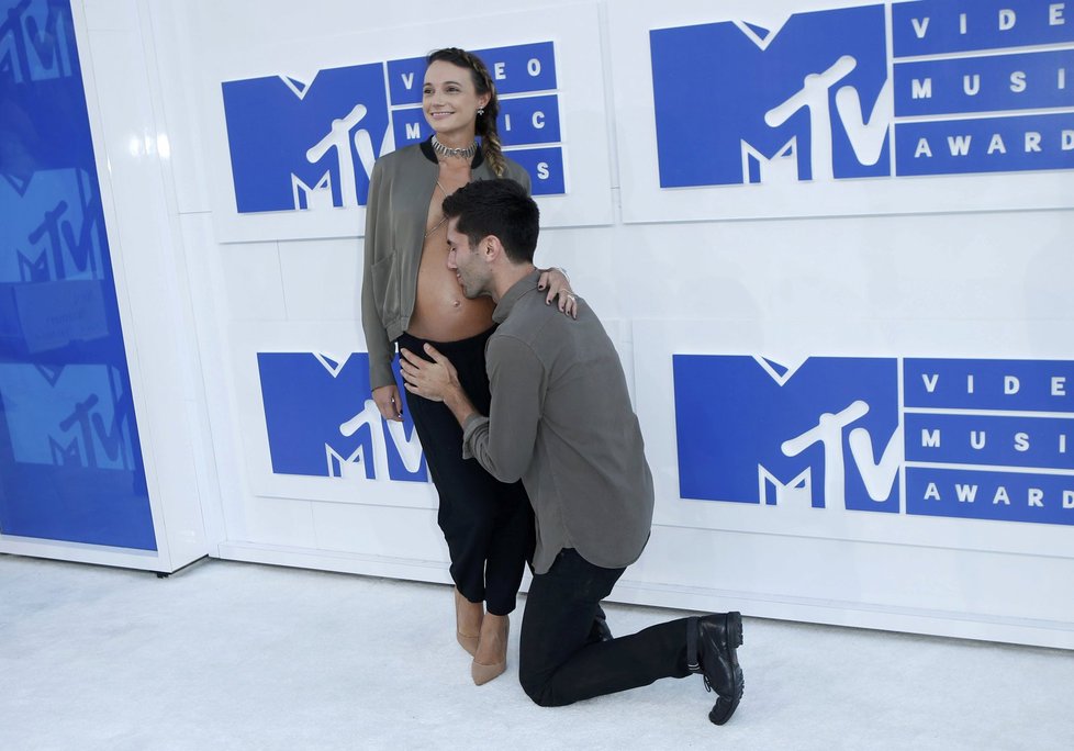 Přehled celebrit na udílení cen MTV video awards.