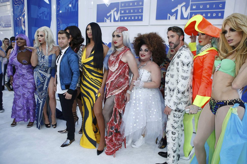 Přehled celebrit na udílení cen MTV video awards.