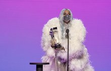 Předávání cen MTV ovládla Lady Gaga a bizarní kostýmy: Rouškami zahalené VÍTĚZSTVÍ!