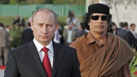 Vladimir Putin v Libyi u Muammara Kaddáfího (16. 4. 2008)