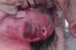 První natočené záběry mrtvého těla Muammara Kaddáfího