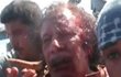 Video z mobilu ukazuje zajatého Kaddáfího před popravou.