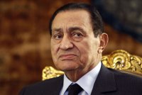 Mubarak z čela vládní strany neodstoupil, jen vedení