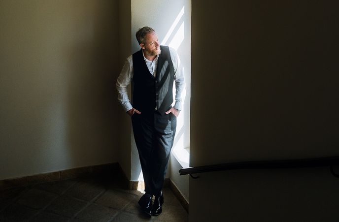 „Mnozí z nich naštěstí jezdívali do Varů jako batůžkáři a mají k festivalu pozitivní, až nostalgický vztah. Ale na druhé straně jméno své společnosti s festivalem nespojují z nějakého sentimentu, ale protože si jsou vědomi, o jak významnou akci s obrovskou tradicí jde,“ říká Kryštof Mucha o partnerech festivalu. „Mnozí z nich naštěstí jezdívali do Varů jako batůžkáři a mají k festivalu pozitivní, až nostalgický vztah. Ale na druhé straně jméno své společnosti s festivalem nespojují z nějakého sentimentu, ale protože si jsou vědomi, o jak významnou akci s obrovskou tradicí jde,“ říká Kryštof Mucha o partnerech festivalu.