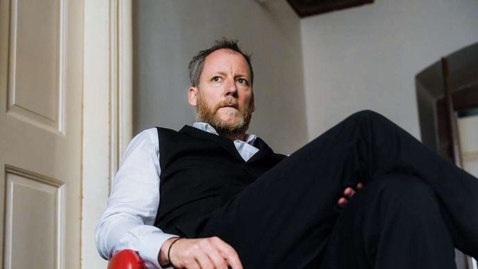 Kryštof Mucha pro KVIFF pracuje už 29 let, z toho 22 let jako výkonný ředitel. Po odchodu Jiřího Bartošky převzal celkové vedení. Kryštof Mucha pro KVIFF pracuje už 29 let, z toho 22 let jako výkonný ředitel. Po odchodu Jiřího Bartošky převzal celkové vedení.