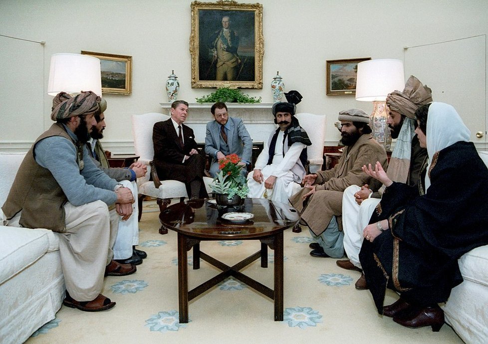 Zástupci mudžáhedínu v Bílém domě u Ronalda Reagana (2. 2. 1983)