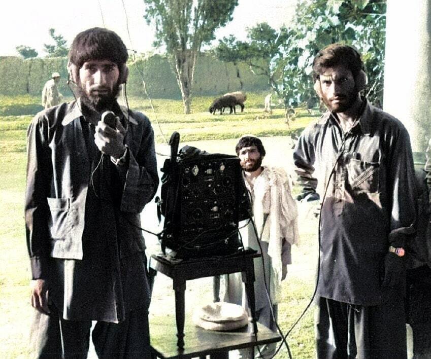 Mudžáhedíni s vysílačkou v provincii Kunar (1985)