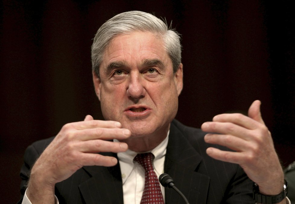 Vyšetřování možného ruského vlivu na americké prezidentské volby z roku 2016 vede bývalý šéf FBI Robert Mueller.