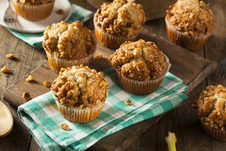 Jak upéct muffiny, po kterých se hned zapráší? Sladké i slané varianty!