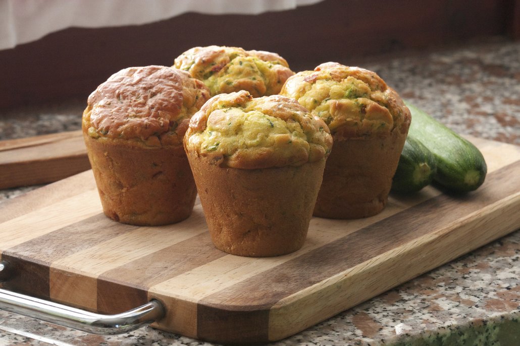 Už jste ochutnali slané muffiny? Vynikající jsou ještě teplé, pochutnáte si na nich ale i druhý den
