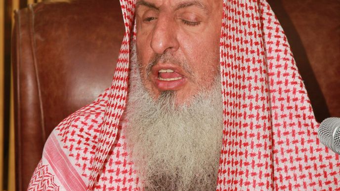 Velký muftí Abdulazíz je na stará kolena přísný.