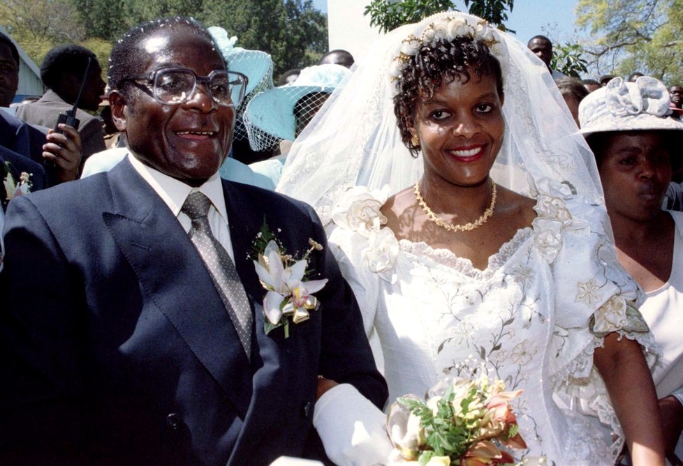 Autoritářský Robert Mugabe se svou ženou Grace: Užívali si luxusu v jedné z nejchudších zemí světa