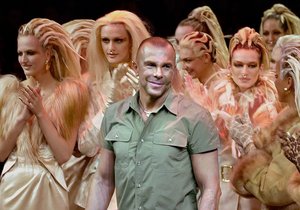 Zemřel avantgardní francouzský módní návrhář Thierry Mugler.