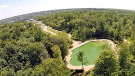 K paláci náleží obrovský park.