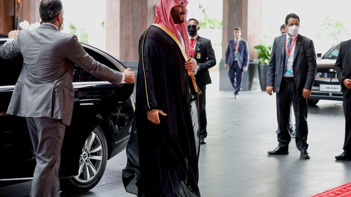 Saúdský korunní princ Muhammad bin Salmán při příjezdu na summit zemí G20 na Bali.