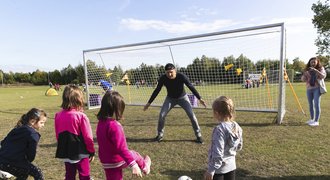 Můj první gól: Bývalý reprezentační gólman Zítka rozzářil děti ve Všechlapech