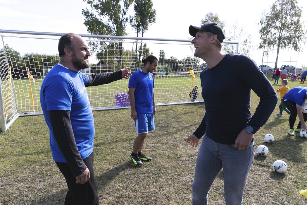 Tři stovky dětí měl ve Všechlapech na povel bývalý reprezentační gólman Daniel Zítka