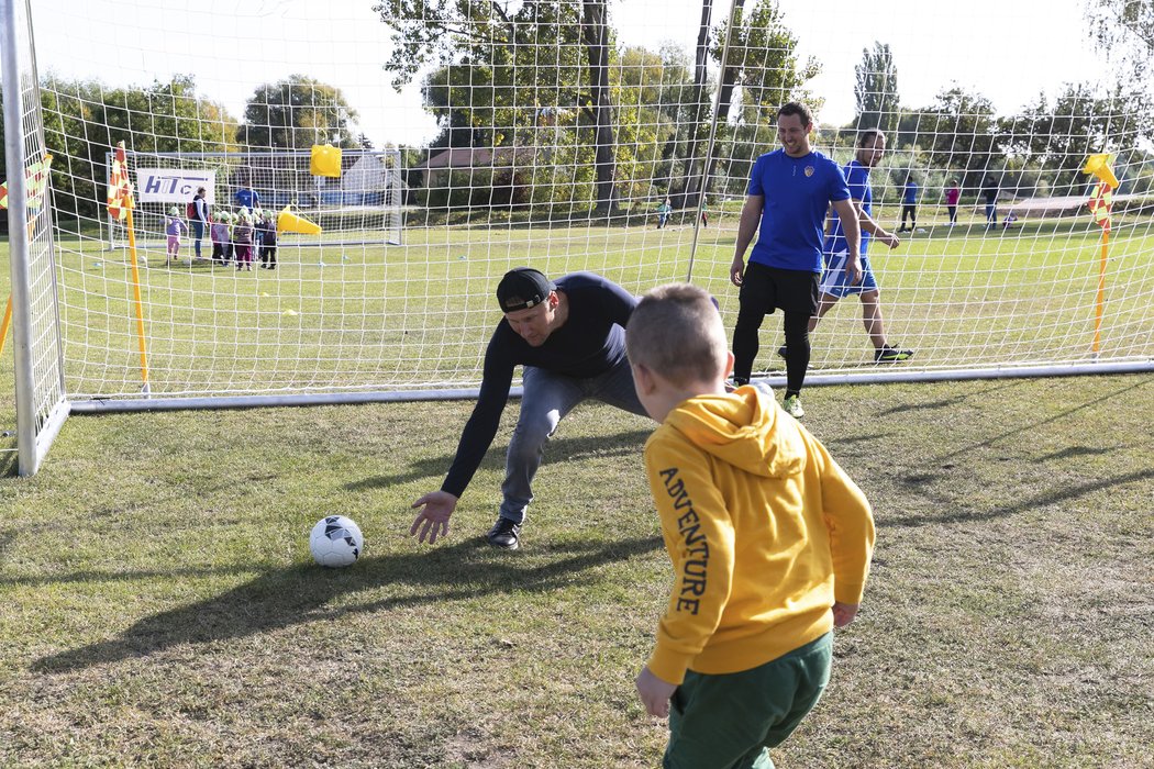 Tři stovky dětí měl ve Všechlapech na povel bývalý reprezentační gólman Daniel Zítka