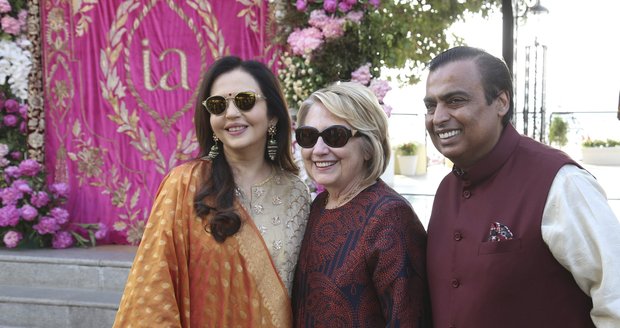 VIP hosté na „rozlučce se svobodou“ dcery miliardáře: Do Indie přiletěla i Hillary