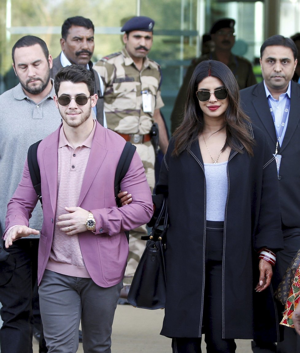 Předsvatební oslava dcery nejbohatšího Inda: Zpěvák Nick Jonas s manželkou Priyankou Choprou