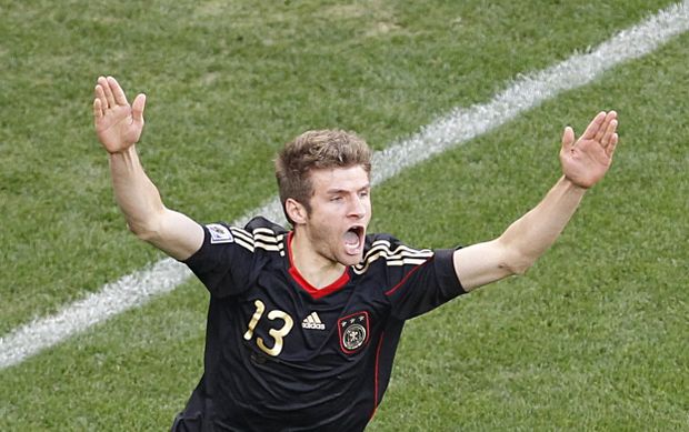 Thomas Müller poslal ve čtvrtfinále Německo do vedení. Thomas Müller poslal ve čtvrtfinále Německo do vedení.