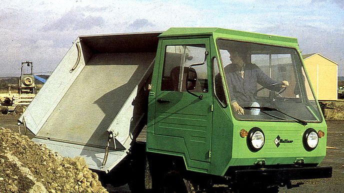 Třístranný sklápěč M 25 z osmdesátých let