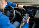 Multimédia Peugeotu 308 se snaží být jako chytrý telefon. Zatím to zvládají jen napůl