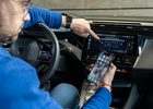 Video: Multimédia Peugeotu 308 se snaží být jako chytrý telefon. Zatím to zvládají jen napůl