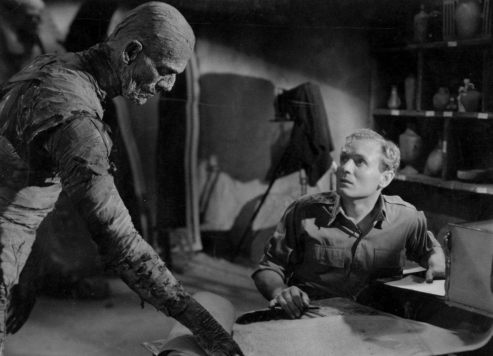 Boris Karloff jako oživlá mumie Imhotep