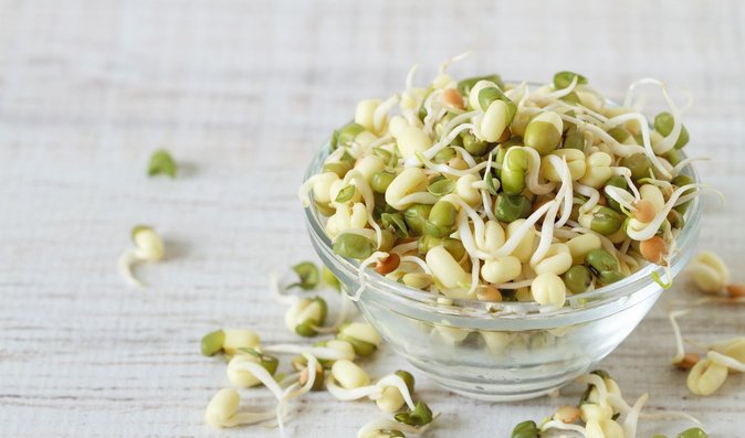 Vitaminový booster: Naklíčené mungo. Je rychlé, skvěle chutná a vaše tělo skutečně vyživí Vitaminový booster: Naklíčené mungo. Je rychlé, skvěle chutná a vaše tělo skutečně vyživí
