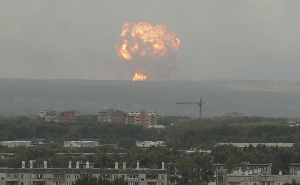 V Krasnojarské oblasti v Rusku explodoval sklad munice se střelným prachem a 40 tisíci dělostřeleckými granáty.