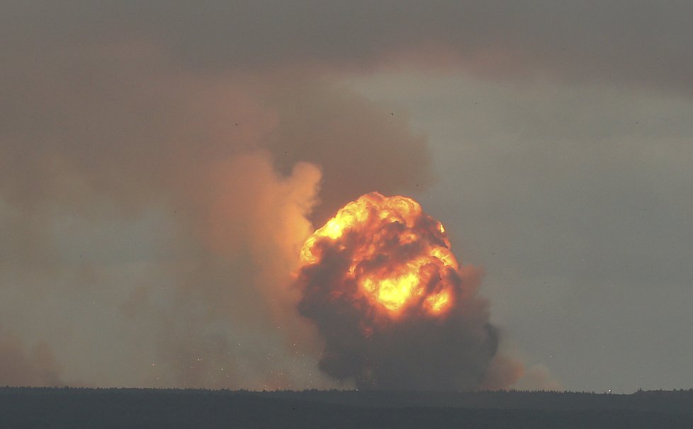 V Krasnojarské oblasti v Rusku explodoval sklad munice se střelným prachem a 40 tisíci dělostřeleckými granáty.