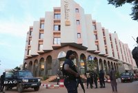 Mali zatklo dva podezřelé z nedávného atentátu na hotel