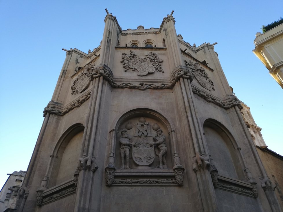 Catedral de Murcia. Dechberoucí stavbu z první poloviny 18. století na Plaza del Cardenal Bellugo nepřehlédnete.