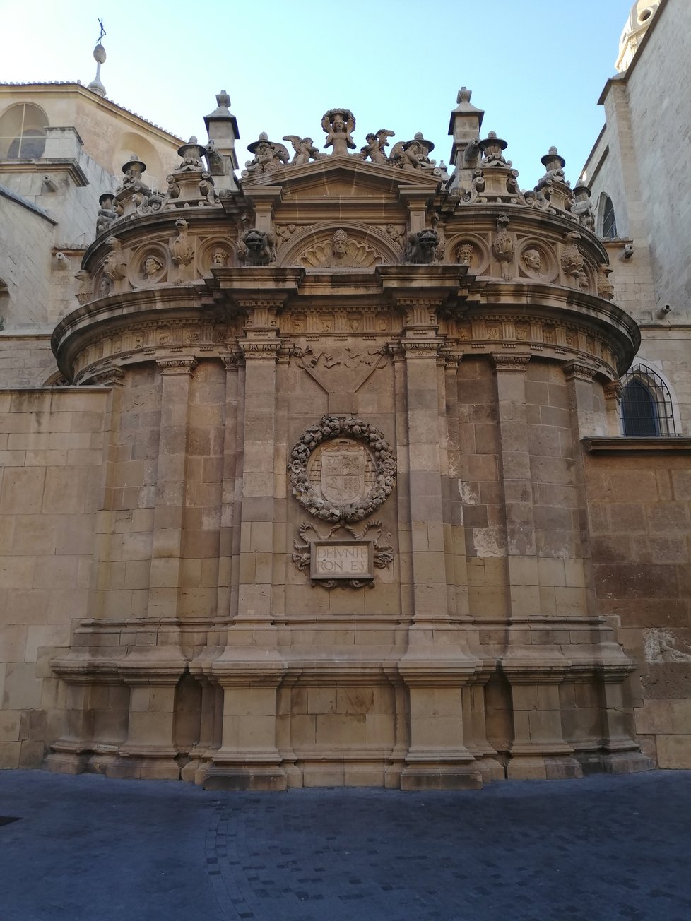 Catedral de Murcia. Dechberoucí stavbu z první poloviny 18. století na Plaza del Cardenal Bellugo nepřehlédnete.