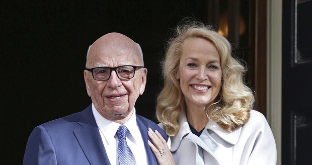 Magnát Rupert Murdoch se počtvrté oženil, vzal si Jerry Hallovou.