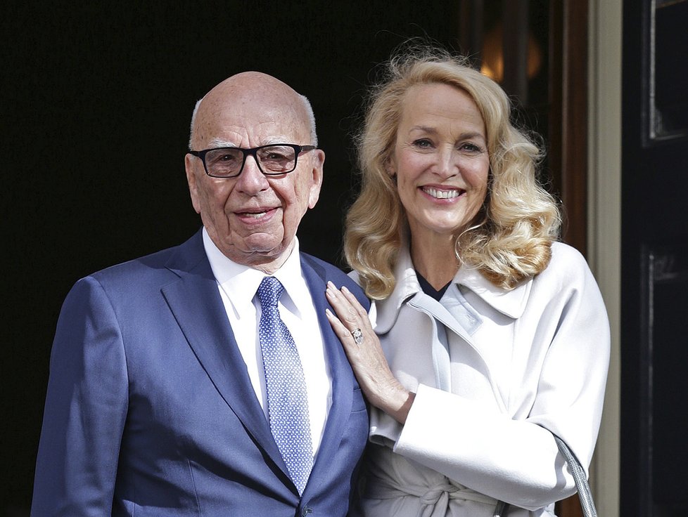 Magnát Rupert Murdoch se počtvrté oženil, vzal si Jerry Hallovou