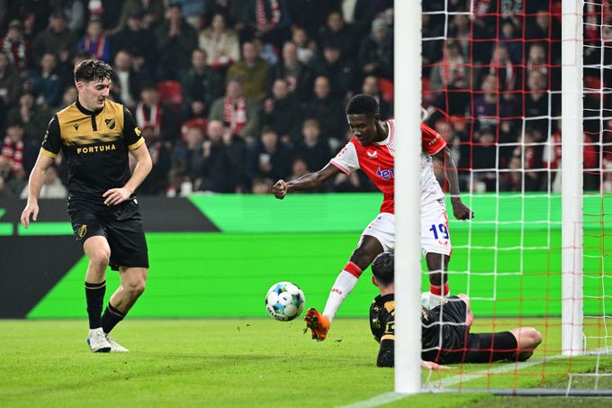 ONLINE: Slavia - Baník 1:0. Vlček se prosadil hlavou, využil zaváhání Holce ONLINE: Slavia - Baník 1:0. Vlček se prosadil hlavou, využil zaváhání Holce