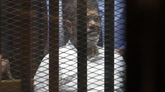 Egyptský soud dnes vynesl trest smrti nad bývalým egyptským prezidentem Muhammadem Mursím 